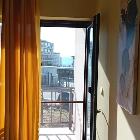 公寓 тристаен еуфория влас